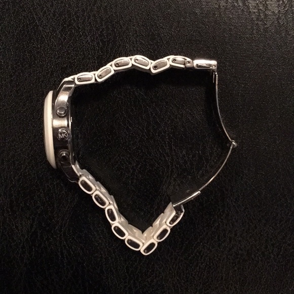 MICHEL KORS WATCH - Picture 3 of 5